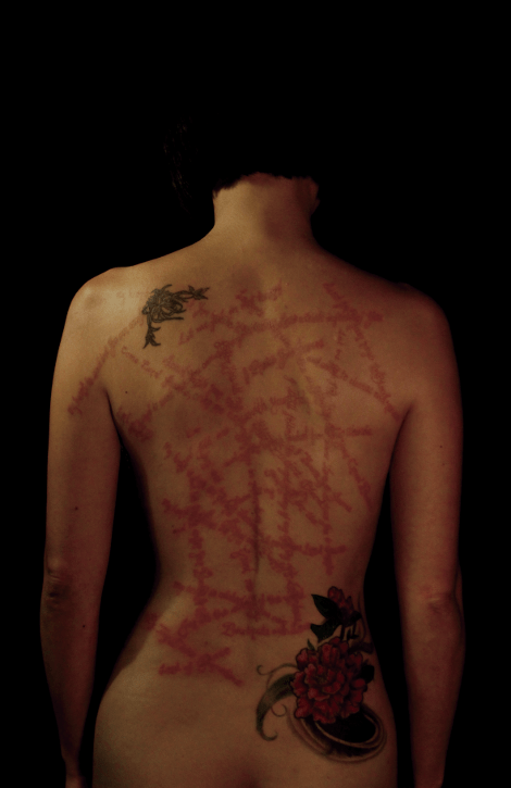 Γιαπωνέζα χάραξε τα Πάθη του Ιησού στην πλάτη της για να διαμαρτυρηθεί για τα τατουάζ [εικόνα] | iefimerida.gr 0