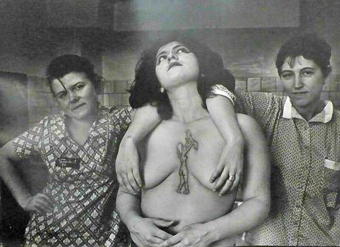 Οταν και οι γιαγιάδες μας έκαναν τατουάζ -Μια συνήθεια για μπουρζουά κυρίες και επαγγελματίες στον 20ό αιώνα [εικόνες] | iefimerida.gr 12