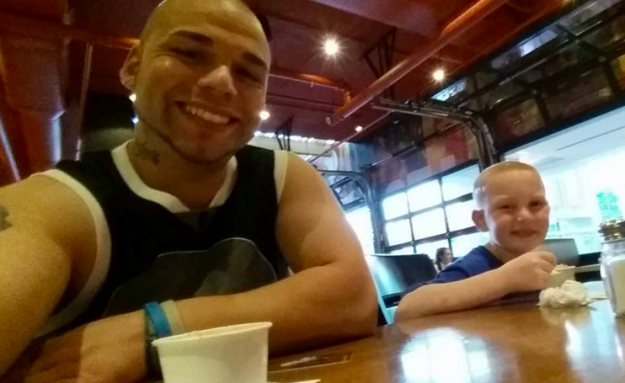 Συγκλονίζει ο πατέρας: Χτύπησε τατουάζ την πληγή του γιού του στο κεφάλι [εικόνες] | iefimerida.gr 2