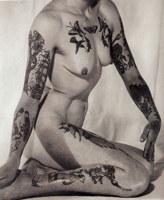 Οταν και οι γιαγιάδες μας έκαναν τατουάζ -Μια συνήθεια για μπουρζουά κυρίες και επαγγελματίες στον 20ό αιώνα [εικόνες] | iefimerida.gr 5