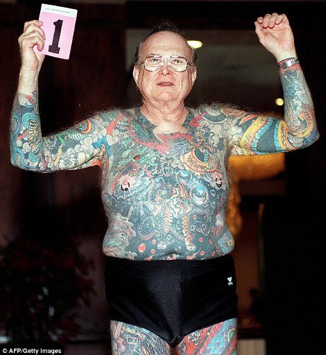 Είστε μανιώδης με τα τατουάζ; Δείτε πώς θα είστε όταν γεράσετε [εικόνες] | iefimerida.gr 2