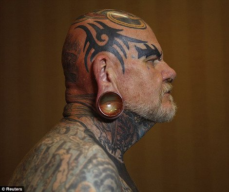 Είστε μανιώδης με τα τατουάζ; Δείτε πώς θα είστε όταν γεράσετε [εικόνες] | iefimerida.gr 4