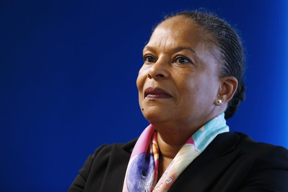 Παραιτήθηκε από υπουργός και έφυγε με ποδήλατο -Αριστερή «μαχαιριά» στον Ολάντ [εικόνες] | iefimerida.gr 5