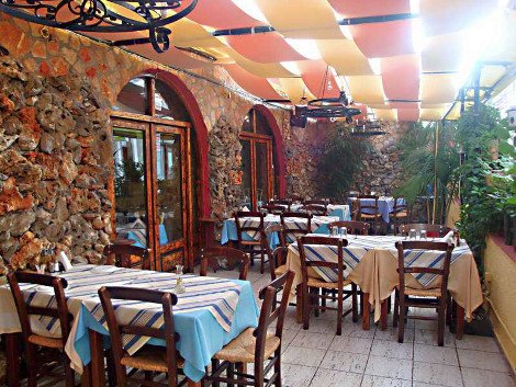 Αυτή είναι η ταβέρνα όπου αύριο ο Παπανδρέου θα αρραβωνιάσει τον γιο του Ανδρέα, με την 27χρονη βολεϊμπολίστρια [εικόνες] | iefimerida.gr 1