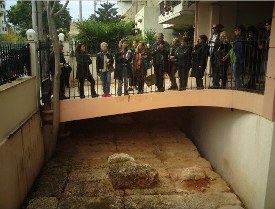 Σημαντικές αρχαιότητες επί της Πειραιώς: Στον ΗΣΑΠ, σε πυλωτή πολυκατοικίας και σε Mall | iefimerida.gr 2