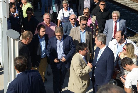 Ο προαστιακός έφτασε στον Ταύρο -Αιχμές Χρυσοχοΐδη [εικόνες] | iefimerida.gr 1