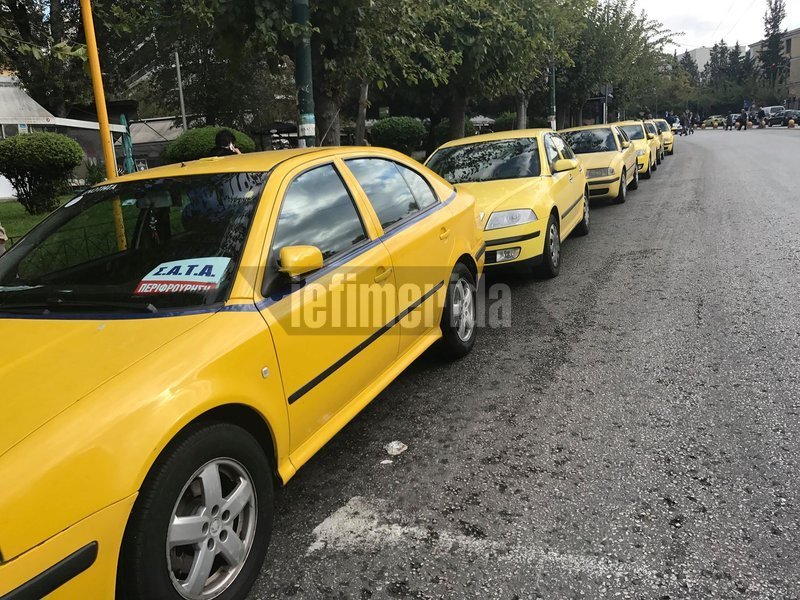 Στην Ευελπίδων οι ταξιτζήδες, στηρίζουν τον Λυμπερόπουλο στη δίκη με την Beat -Μάρτυρας υπεράσπισης ο Σπίρτζης [εικόνες & βίντεο] | iefimerida.gr 0