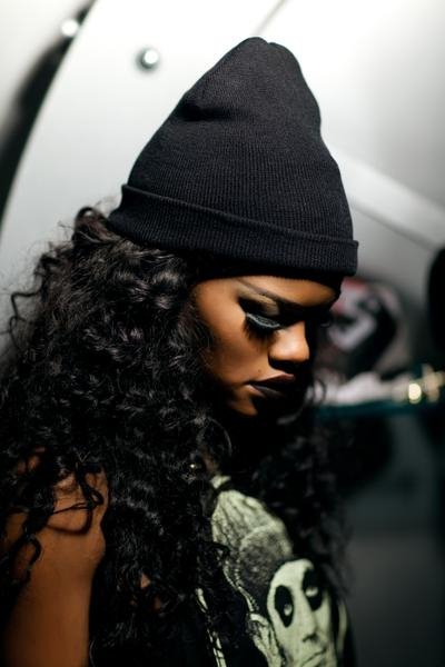 Η συγκλονιστική χορεύτρια του Kanye West που δηλώνει ότι τρέφεται με πίτσες [εικόνες] | iefimerida.gr 5