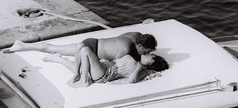 Ελίζαμπεθ Τέιλορ και Μπριζίτ Μπαρντό όπως δεν τις έχετε ξαναδεί: Στη φόρα κρυφά ραντεβού και καυτά φιλιά [εικόνες] | iefimerida.gr 1