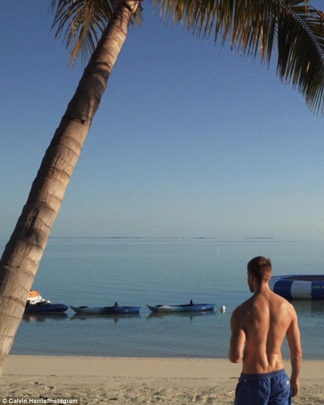 Τέιλορ Σουίφτ: Βουτιές με καυτό μπικίνι σε τροπικές παραλίες [εικόνες] | iefimerida.gr 5