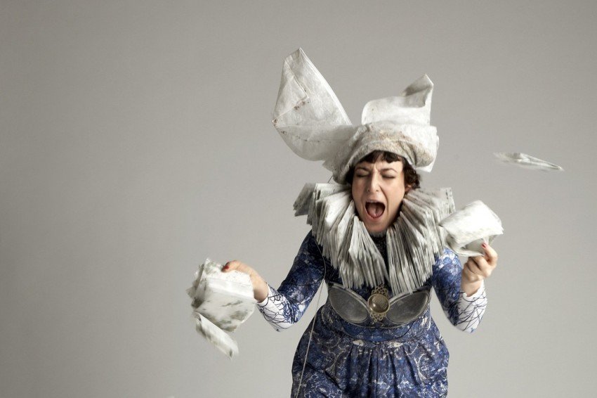 Μοντέλα στο φλυτζάνι: Η εκκεντρική vintage φωτογράφιση των Στορς και Σνάιντερ [εικόνες] | iefimerida.gr 5