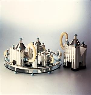 Μια τσαγιέρα που έμοιαζε στον Χίτλερ προκάλεσε πανικό στο διαδίκτυο [εικόνες] | iefimerida.gr 6