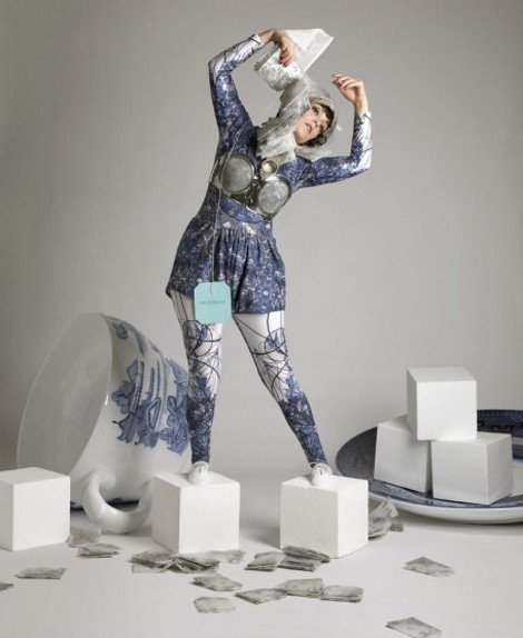 Μοντέλα στο φλυτζάνι: Η εκκεντρική vintage φωτογράφιση των Στορς και Σνάιντερ [εικόνες] | iefimerida.gr 6