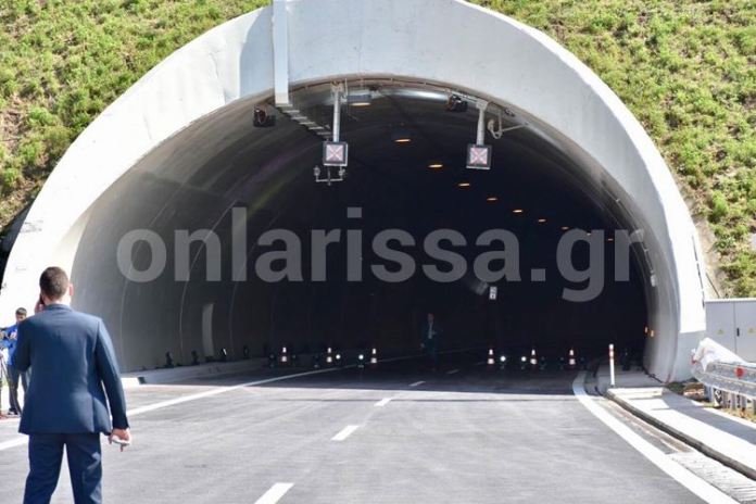 Με χλιδή, καλεσμένους και ορχήστρα η ομιλία Τσίπρα στα εγκαίνια των σηράγγων στα Τέμπη [εικόνες & βίντεο] | iefimerida.gr 3