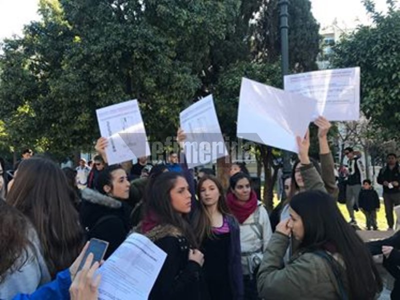 Πορεία διαμαρτυρίας μαθητών ΤΕΦΑΑ έξω από τη Βουλή –Αντιδρούν στο αθλητικό νομοσχέδιο [εικόνες & βίντεο] | iefimerida.gr 4