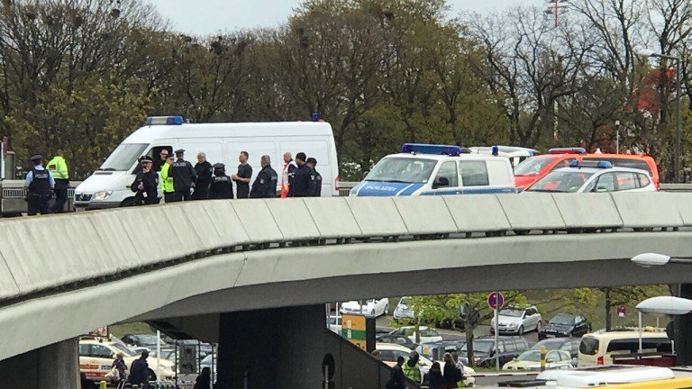 Λήξη συναγερμού στο αεροδρόμιο του Βερολίνου μετά την έρευνα στην ύποπτη βαλίτσα [εικόνα] | iefimerida.gr 0