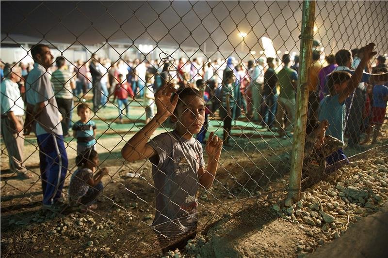 Γροθιά στο στομάχι: Η μεγάλη πορεία των προσφύγων μέσα από τον φακό 11 φωτορεπόρτερ [εικόνες] | iefimerida.gr 3