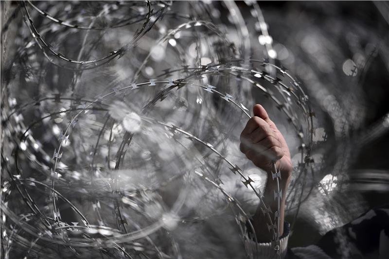 Γροθιά στο στομάχι: Η μεγάλη πορεία των προσφύγων μέσα από τον φακό 11 φωτορεπόρτερ [εικόνες] | iefimerida.gr 2