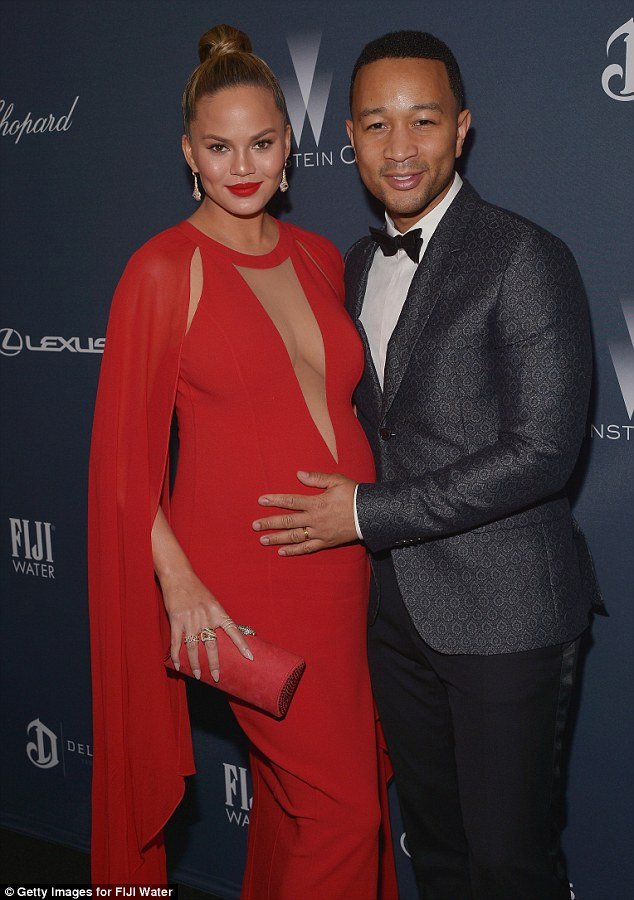 Οσκαρ 2016: Κρίσι Τέιγκεν, σέξι στο κόκκινο χαλί -Με ντεκολτέ μέχρι τον αφαλό [εικόνες] | iefimerida.gr 17