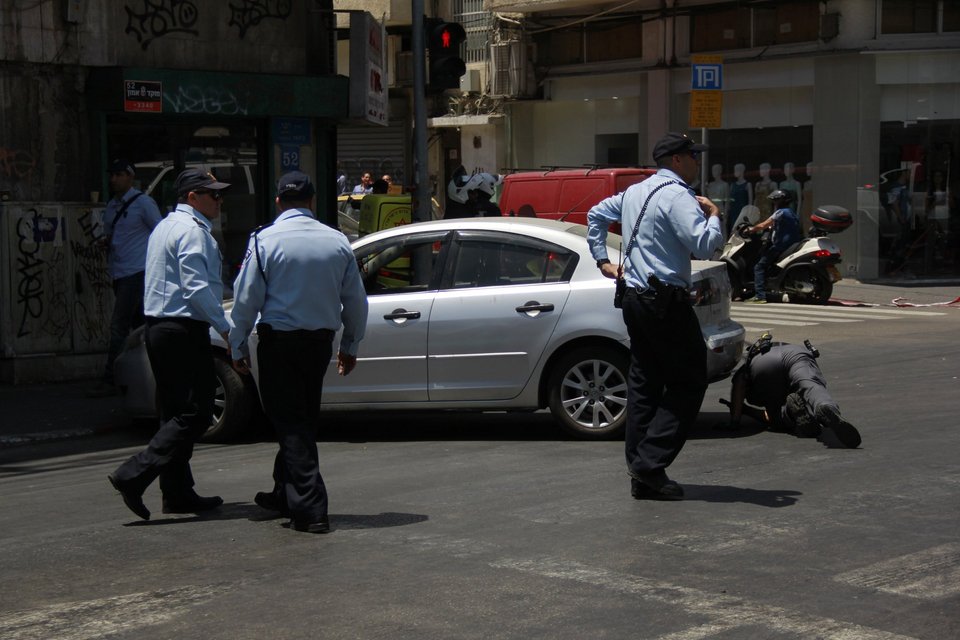 Αυτοκίνητο έπεσε πάνω στο πλήθος στο Τελ Αβίβ, λίγο πριν την άφιξη Τραμπ -Πληροφορίες για τραυματίες [βίντεο] | iefimerida.gr 0
