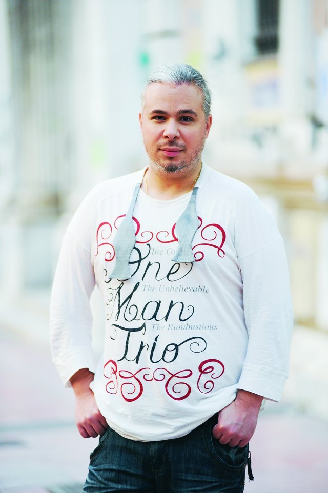 Αγνώριστος και με άσπρα μαλλιά ο Τέλης από το «Δέκα λεπτά κήρυγμα» [εικόνες] | iefimerida.gr 0