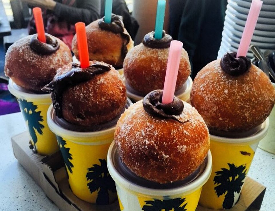 Η γλυκιά πατέντα δύο ομογενών που κατέκτησε την Αυστραλία - Το milkshake με το ντόνατ από nutella στην κορυφή [εικόνες] | iefimerida.gr 0