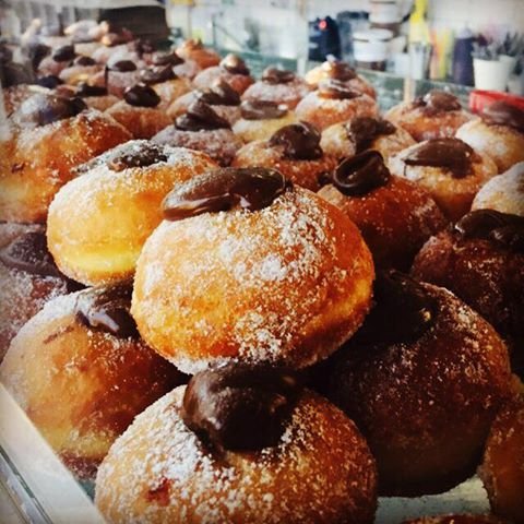 Η γλυκιά πατέντα δύο ομογενών που κατέκτησε την Αυστραλία - Το milkshake με το ντόνατ από nutella στην κορυφή [εικόνες] | iefimerida.gr 2