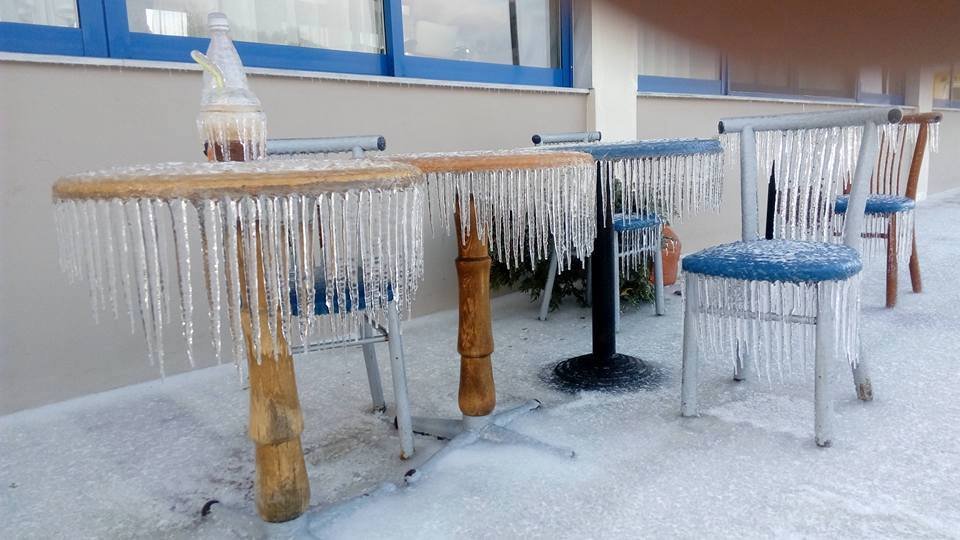 Πάγωσαν τα... πάντα - Εντυπωσιακές εικόνες από το Τελωνείο Κήπων στον Εβρο | iefimerida.gr 2