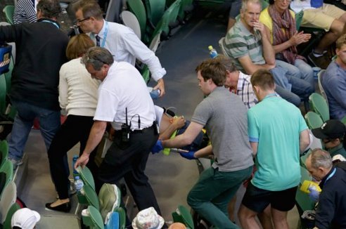 Αγωνία στο Australian Open με τον Νάιτζελ Σίαρς - Λιποθύμησε ο προπονητής της Ιβάνοβιτς [εικόνα] | iefimerida.gr 0