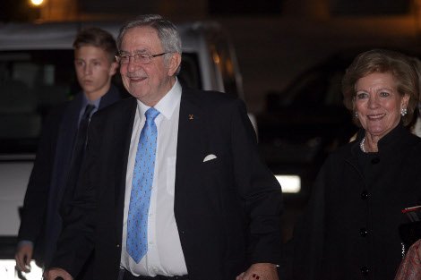 Το γοερό κλάμα, δημοσίως, του Κωνσταντίνου Γλίξμπουργκ για τον πατέρα του Παύλο [εικόνες] | iefimerida.gr 1