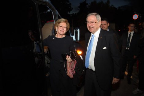 Το γοερό κλάμα, δημοσίως, του Κωνσταντίνου Γλίξμπουργκ για τον πατέρα του Παύλο [εικόνες] | iefimerida.gr 2