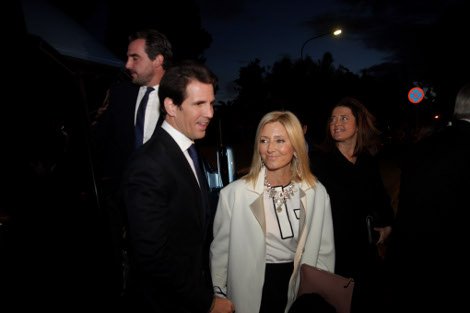 Το γοερό κλάμα, δημοσίως, του Κωνσταντίνου Γλίξμπουργκ για τον πατέρα του Παύλο [εικόνες] | iefimerida.gr 5