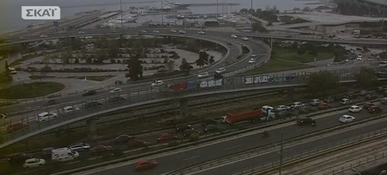 Τεράστιο μποτιλιάρισμα στην παραλιακή και σε άλλους δρόμους, εξαιτίας τροχαίων -Πού είναι φρακαρισμένα τα ΙΧ | iefimerida.gr 0