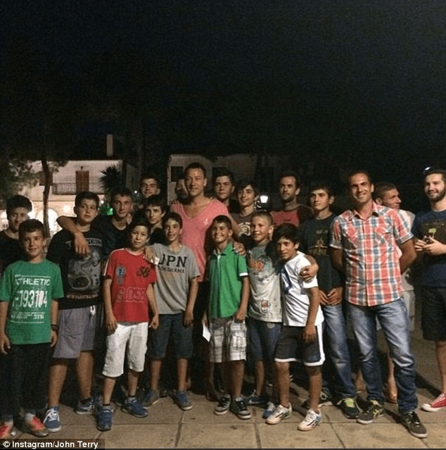 Η καλύτερη διαφήμιση: Ο αρχηγός της Τσέλσι μαγεμένος από τις ομορφιές του Ιονίου πλημμυρίζει το Ιντερνετ με φωτογραφίες από τις διακοπές του [εικόνες] | iefimerida.gr 3