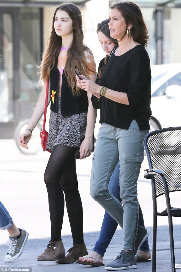 Τέρι Χάτσερ, 50χρονη σε απόγνωση [εικόνες] | iefimerida.gr 0