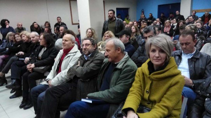 Eνταση για τα προσφυγόπουλα σε σχολείο της Λάρισας -Γονείς σκέφτονται κατάληψη [εικόνες & βίντεο] | iefimerida.gr 2