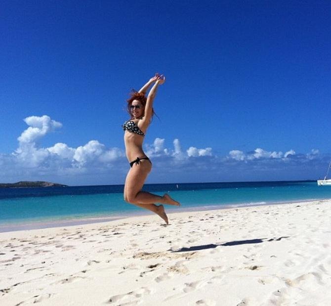 Με μπικίνι στο Πουέρτο Ρίκο ξεπερνάει τον χωρισμό της Ελληνίδα τραγουδίστρια [εικόνες]   | iefimerida.gr 0