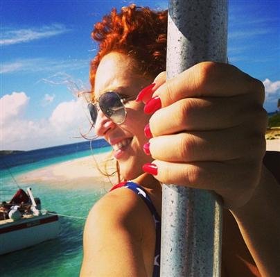 Με μπικίνι στο Πουέρτο Ρίκο ξεπερνάει τον χωρισμό της Ελληνίδα τραγουδίστρια [εικόνες]   | iefimerida.gr 2