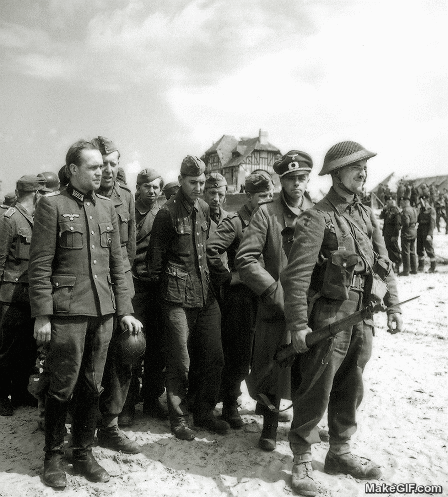 Ταξίδι στο παρελθόν με αφορμή τα 70 χρόνια από την απόβαση στην Νορμανδία -Εικόνες συνδυάζουν το πριν και το τώρα | iefimerida.gr 3