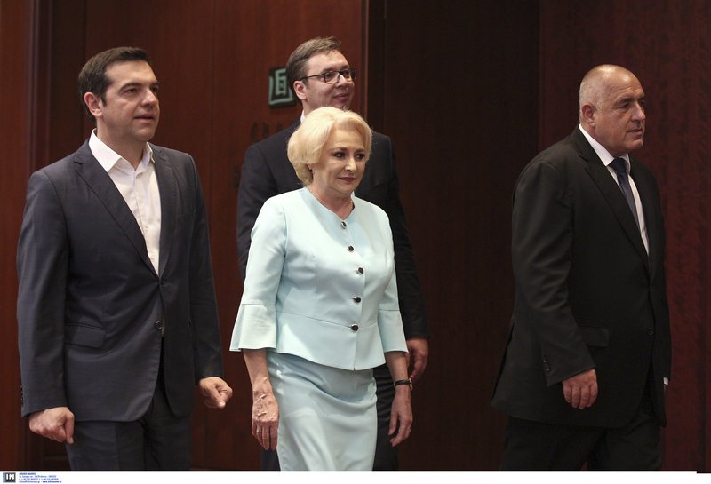 Οι Αλέξης Τσίπρας, Μπόικο Μπορίσοφ, Βιόριτσα Ντάντσιλα και Αλεξάνταρ Βούτσιτς /Φωτογραφία intime