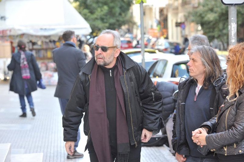 Πλήθος κόσμου στην κηδεία του Παναγιώτη Τέτση -Σήμερα στην Υδρα η ταφή | iefimerida.gr 10