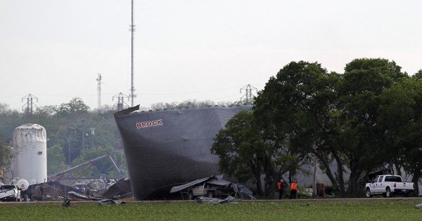 Τέξας: Βιβλική καταστροφή μετά την έκρηξη στο εργοστάσιο λιπασμάτων  [εικόνες] | iefimerida.gr 0