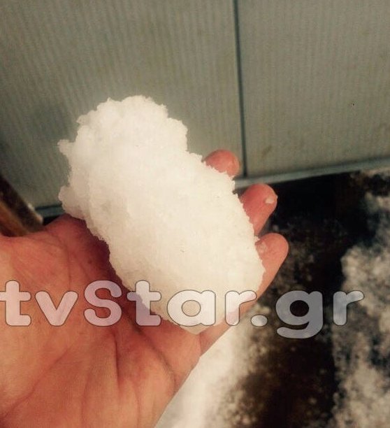 «Ασπρισαν» Λιβαδειά και Βόρεια Εύβοια – Η 15λεπτη χαλαζόπτωση σκέπασε τα πάντα [εικόνες] | iefimerida.gr 0