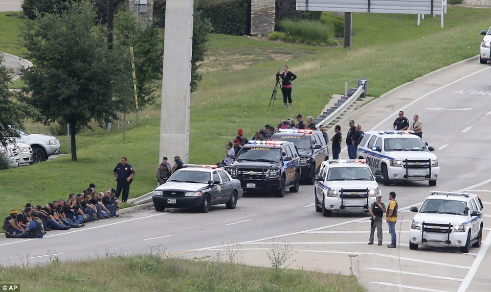 Μακελειό στο Τέξας -Εννιά νεκροί μετά από μάχη συμμοριών μηχανόβιων σε μπαρ [εικόνες] | iefimerida.gr 4