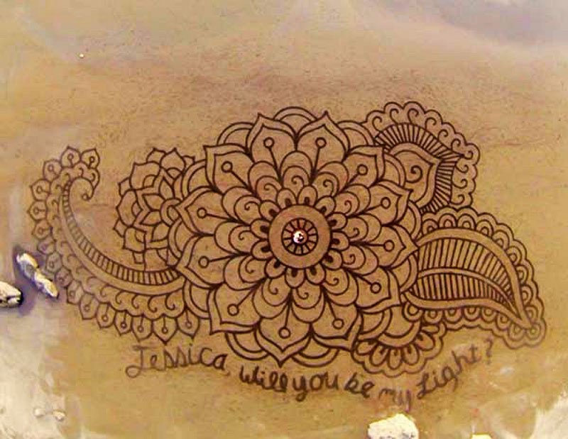 Υψηλή τέχνη που κρατάει μία στιγμή -Εργα εξαιρετικής ομορφιάς στην άμμο με εργαλείο μία τσουγκράνα [εικόνες] | iefimerida.gr 4