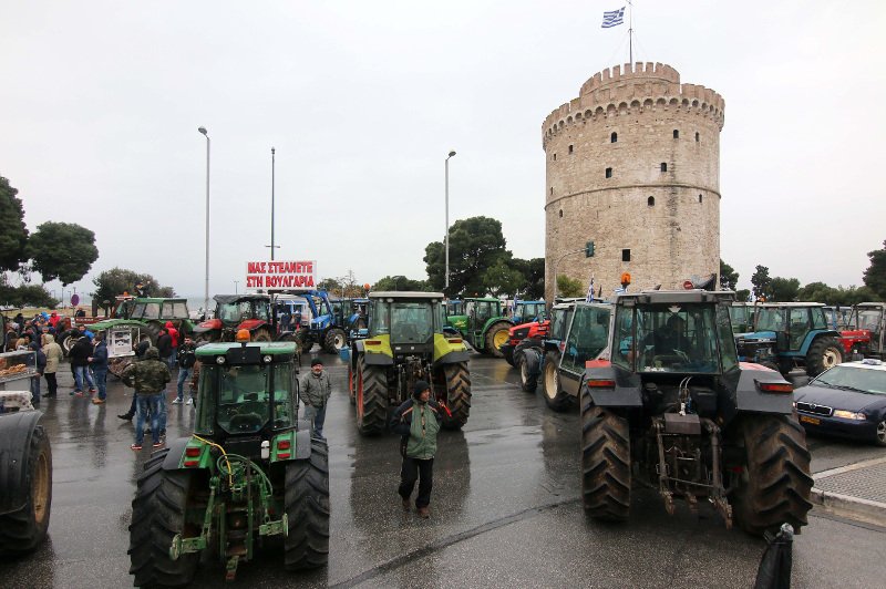 Περισσότερα από 350 τρακτέρ στον Λευκό Πύργο [εικόνες] | iefimerida.gr 5