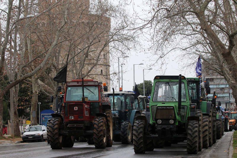 Περισσότερα από 350 τρακτέρ στον Λευκό Πύργο [εικόνες] | iefimerida.gr 8