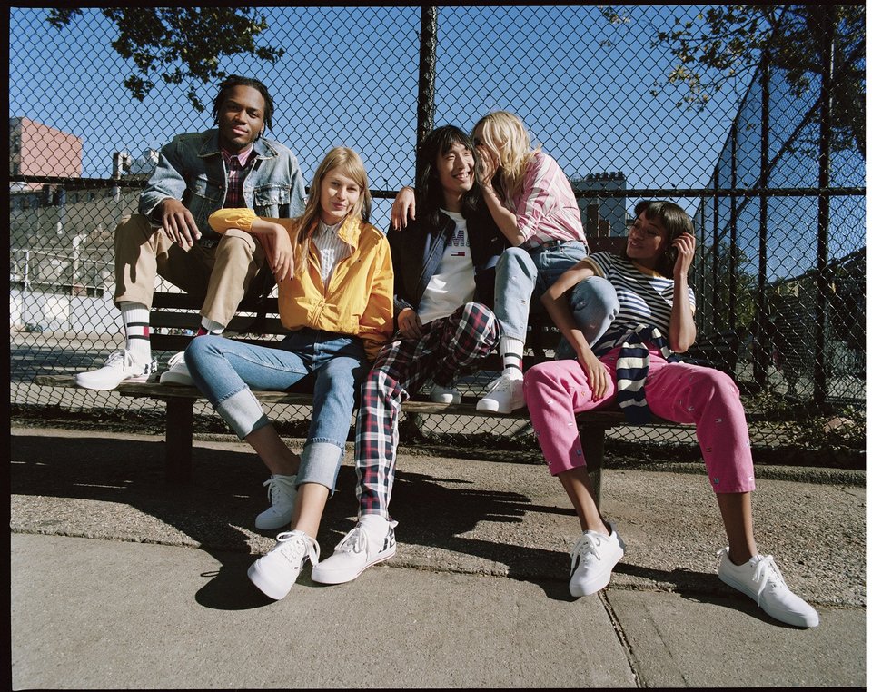 O Tommy Hilfiger παρουσιάζει την Tommy Jeans καμπάνια για την άνοιξη 2019 [εικόνες] | iefimerida.gr 3