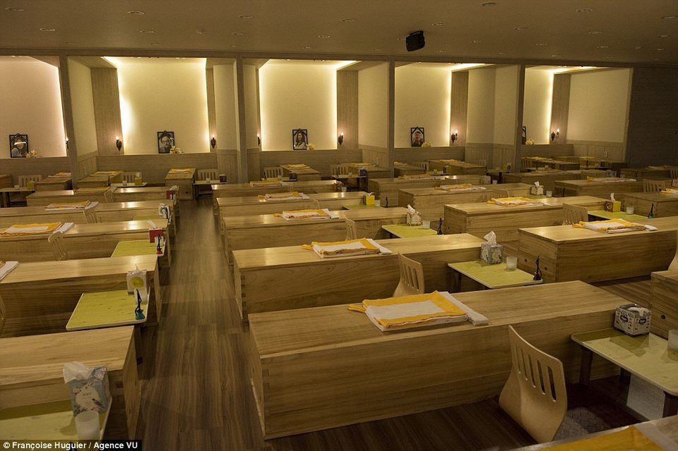 Eτσι είναι να είσαι νεκρός για μία μέρα - Οι σχολές «θανάτου» που κατέκτησαν την Νότια Κορέα [εικόνες] | iefimerida.gr 0