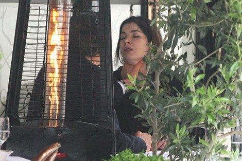 Σοκ-Δισεκατομμυριούχος επιχειρηματίας προσπάθησε να πνίξει τη γνωστή τηλεσέφ γυναίκα του σε εστιατόριο [εικόνες]  | iefimerida.gr 0